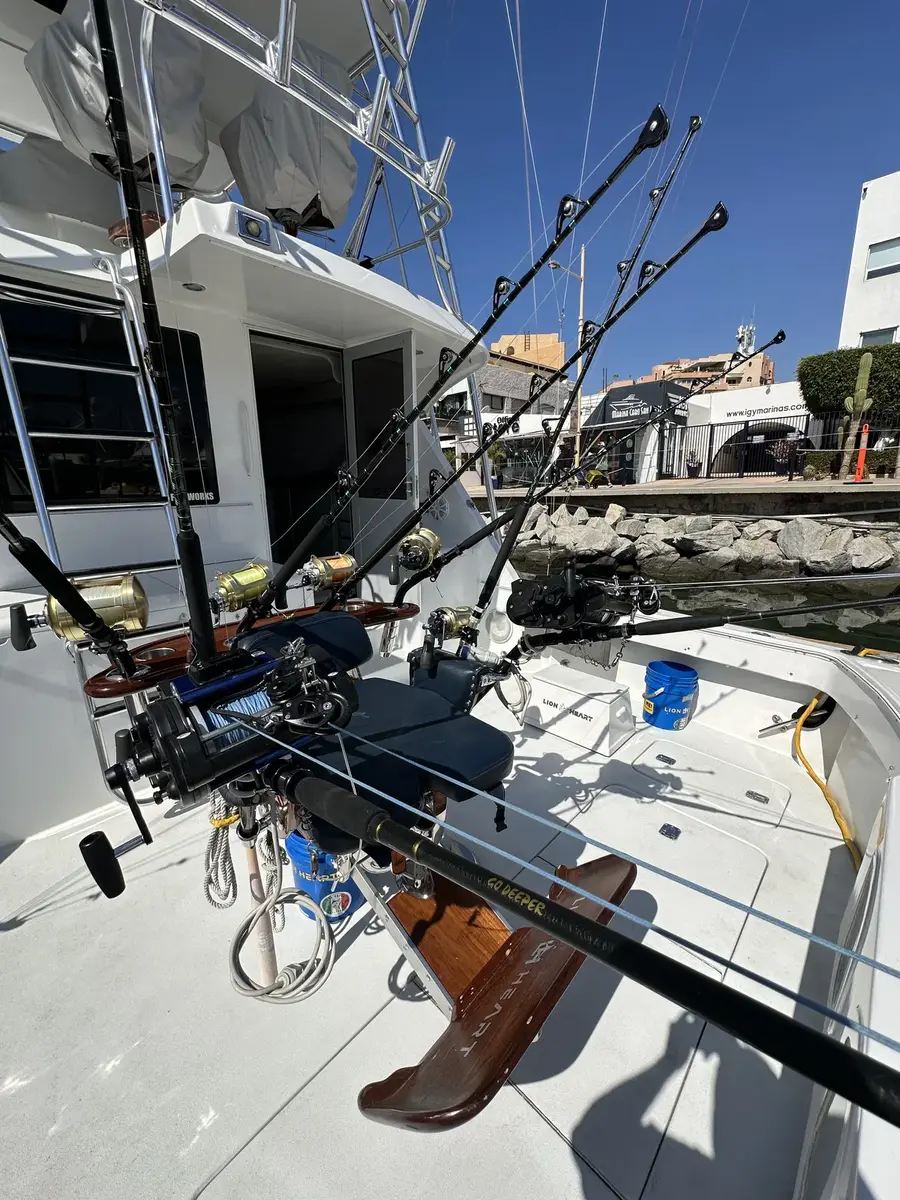 Tournament-ready cockpit — fighting chair and tackle